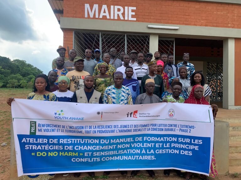 Lutte contre l’extrémisme violent : le manuel de formation sur les stratégies de changement non-violent restitue aux acteurs de la région centrale