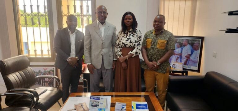 Quand l’image et la formation s’allient pour la paix : YOUTH AWAKE présente sa boîte à outils au ministre Isaac TCHIAKPE